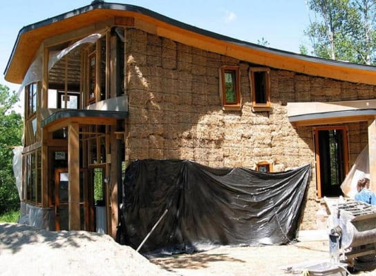 Áp dụng sai cách hoặc vật liệu kém, không đủ dày để ngăn sự truyền nhiệt bên ngoài vào bên trong ngôi nhà.